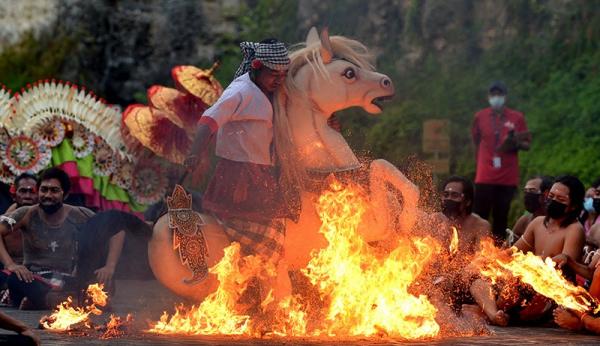 kisah mistis di balik tari kecak (foto: Antara)