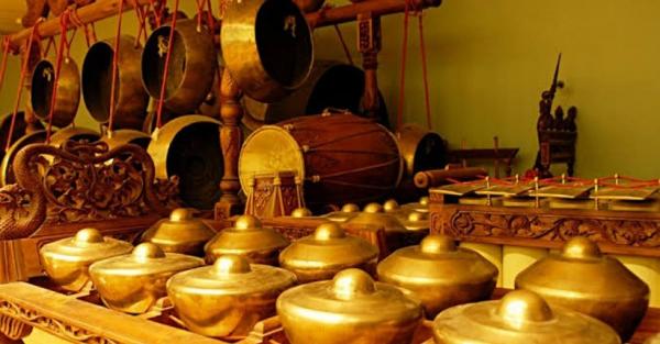 Alat Musik Bonang Berasal dari Daerah Mana? Ini Jawaban dan Cara Memainkannya