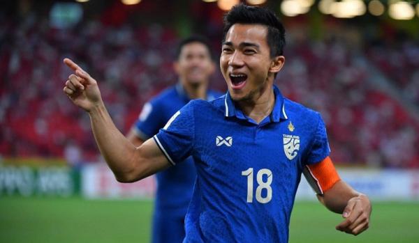 Thailand unggul 1-0 atas Indonesia pada babak pertama leg 1 final Piala AFF 2020 di National Stadium, Rabu (29/12/2021) malam WIB. (Foto: Twitter/Changsuek_TH)