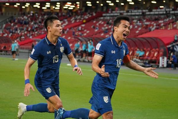 Chanathip Songkrasin AFF Kapten Thailand Chanathip Songkrasin tampil mengila di leg pertama Final Piala AFF 2020 melawan Indonesia. Thailand menang 4-0 atas Indonesia. (foto: AFF).