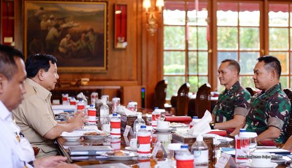 Prabowo 2 Menhan Prabowo Subianto bertemu KSAD Jenderal TNI Dudung Abdurachman di Kemhan, Jakarta Pusat. (Foto dok Kemenhan).