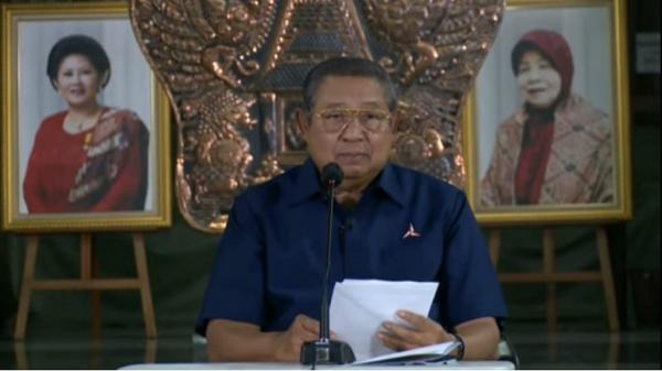 Sby Soal Moeldoko Youtube Ketum PKPI, Diaz Hendropriyono membagikan foto lawas SBY dan Moeldoko saat masih aktif di TNI bersama AM Hendropriyono. (Foto: Instagram @diaz.hendropriyono)