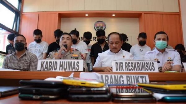 10 WNA China dan Vietnam Ditangkap di Batam, Kasus Penipuan Modus Phone Sex