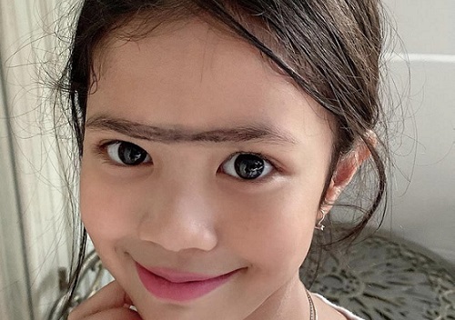 Shafeea Ahmad Putri cantik vokalis band Indonesia, Shafeea Ahmad.