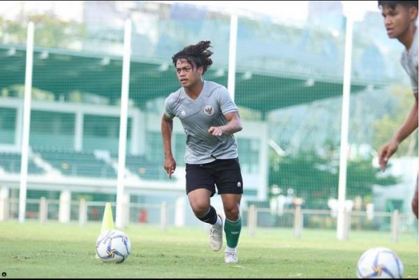 Andre Oktaviansyah Andre Oktaviansyah mengaku pernah kesal dengan pelatih Timnas Indonesia, Shin Tae-yong. Dia mengaku sempat tak suka dengan cara latihan Shin Tae-yong. (foto: Instagram/AndreOktaviansyah).