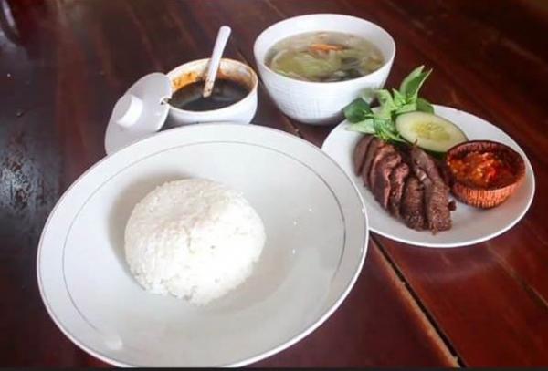 Bu Warno Sego Empal bu Warno Yogyakarta yang cukup legendaris. (foto: iNews.id/Galih Wisma)