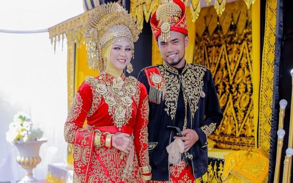 Pernikahan adat Aceh Pernikahan adat Aceh (Foto: Instagram/ninimawar_makeup)