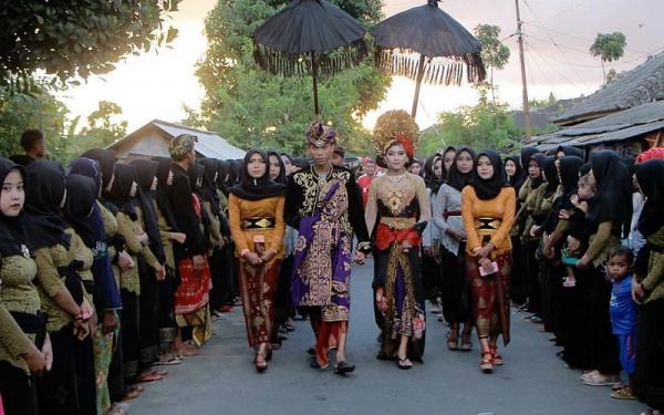Ilustrasi Suku Sasak, Tradisi Menculik Calon Pengantin Wanita (Foto: Instagram/hamdilompo) Ilustrasi Suku Sasak, Tradisi Menculik Calon Pengantin Wanita (Foto: Instagram/hamdilompo)