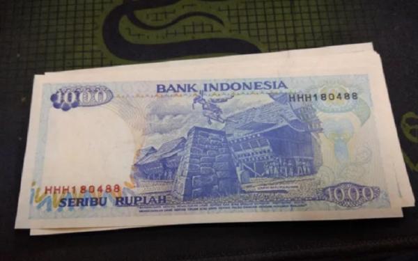 Uang Rp1.000 bergambar olahraga tradisional Zawo-Zawo (foto: Bukalapak) Uang Rp1.000 bergambar olahraga tradisional Zawo-Zawo (foto: Bukalapak)