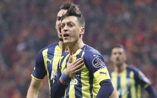 Gelandang Fenerbahce, Mesut Ozil. (Foto: Instagram/@m10_official)