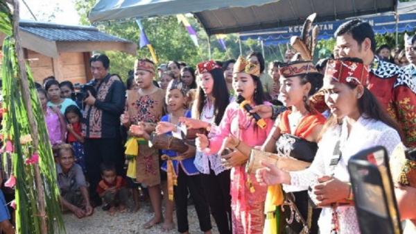 KAHARINGAN Penganut kepercayaan Kaharingan di Kalimantan. (Foto: Istimewa/gunungmaskab.go.id)