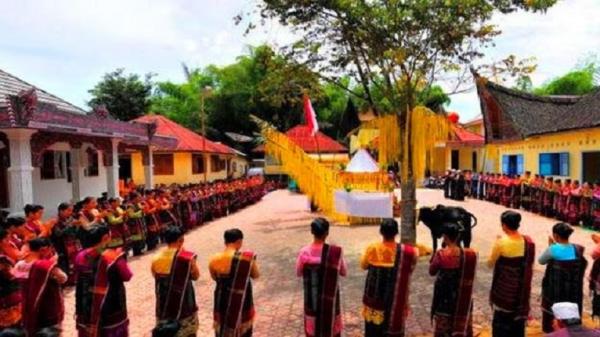 MALIM Penganut kepercayaan Malim atau Permalim menggelar ritual. (Foto: Istimewa/pariwisatasumut.net)