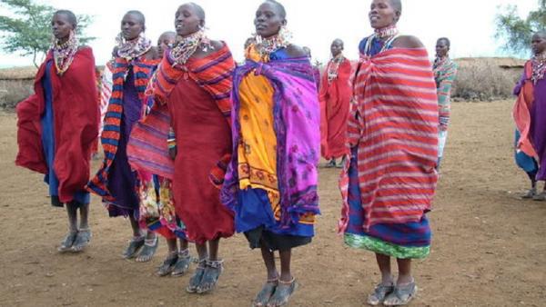 Perempuan suku Maasai Kenya Perempuan suku Maasai Kenya (Foto: siyabona.com)