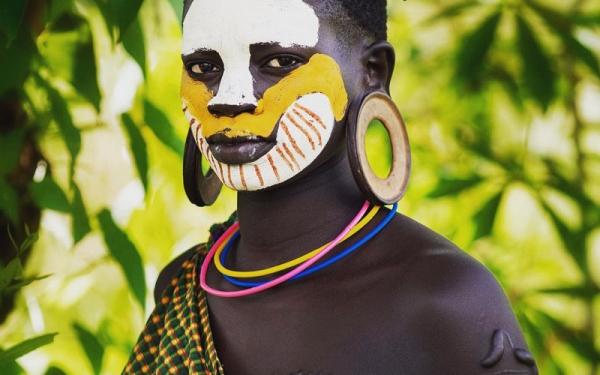 Perempuan suku Surma di Etiopia Perempuan suku Surma di Etiopia (Foto: Instagram omo_valley_tribes_gate)