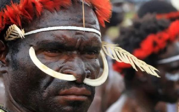 Tato suku Moi Papua Tato suku Moi (Foto: Antara)