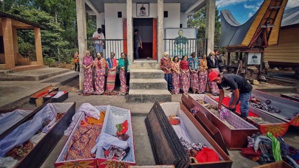 Tradisi Ma’nene di Toraja Tradisi uni Ma’nene di Toraja, Sulsel. ((Foto: Instagram abun_pasanggang))