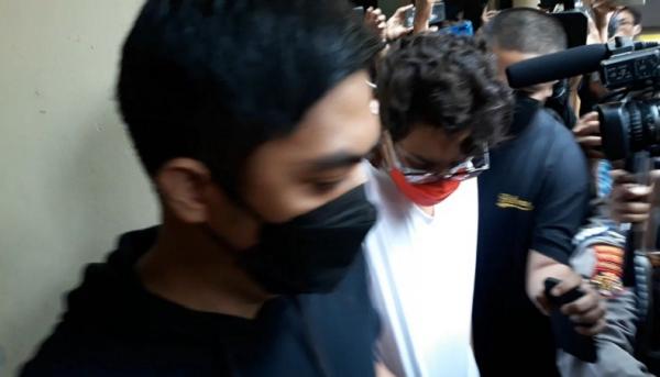 Ardhito 5 Aktor film sekaligus musisi Ardhito Pramono ditangkap polisi karena kasus narkoba jenis ganja. (Foto MNC Portal).