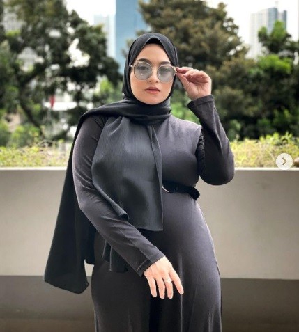 13 Nathalia Holscher Artis cantik menjadi mualaf sebelum menikah. (Foto: Instagram)