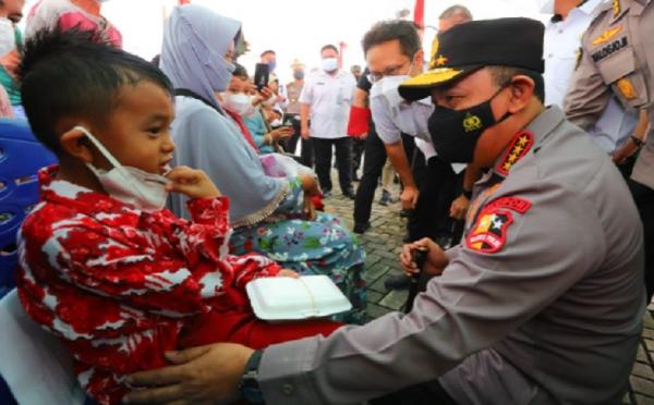 Kapolri Kubu Raya1 Kapolri Jenderal Listyo Sigit Prabowo meninjau vaksinasi Covid-19 di Kubu Raya, Kalimantan Barat, Rabu (19/1/2022). (Foto: Ist).