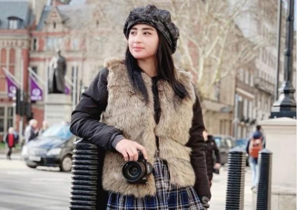 20 Dewi Perssik Deretan Artis Pernah Menikah Berkali-kali. (Instagram)