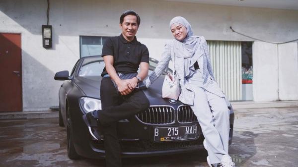 Nur Afifah Balqis Delta Hesti berpose dalam kabin mobil boks. (Foto: IG @deltahesti).