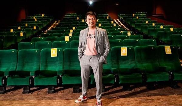 Hanung Bramantyo saat konpres film terbarunya, Just Mom. (Foto: IG)