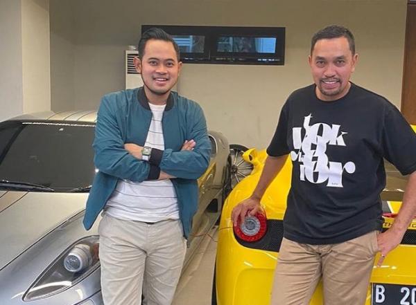 Ahmad Sahroni bersama Ferrari 458 Speciale. Ahmad Sahroni bersama Ferrari 458 Speciale.