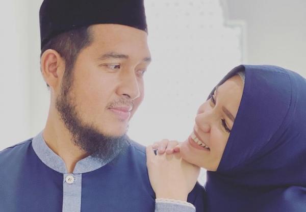 Artis Sudah Lama Menikah tapi Belum Punya Anak, Dewi Sandra dan Agus Rahman (Foto: IG) Artis Sudah Lama Menikah tapi Belum Punya Anak, Dewi Sandra dan Agus Rahman (Foto: IG)