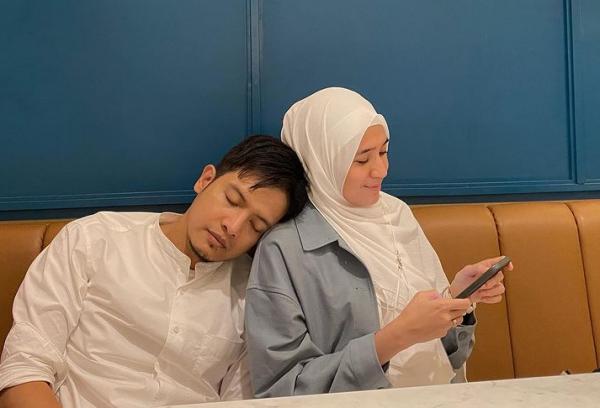 Dhini Aminarti Dimas Seto Artis Indonesia yang menikah bertahun-tahun namun belum diberi keturunan. (Foto: IG)