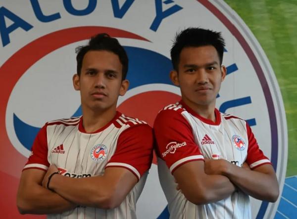 Witan Sulaeman dan Egy Maulana Vikri masuk starting XI FK Senica saat melawan Zlate Moravce dalam partai terakhir grup E Liga Tipsport. (foto: instagram/FK_senica).