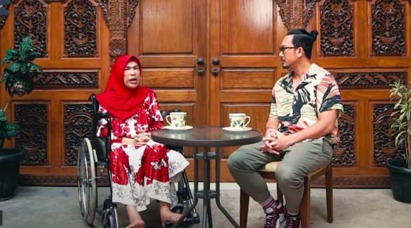 23 Dorce Gamalama Dorce Gamalama menungkapkan pesan terakhirnya jika meninggal dunia. (Foto: YouTube)