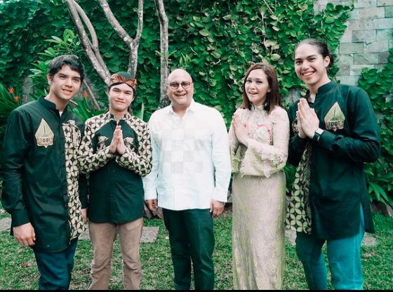 Screen Shot 2022 01 23 At 07 48 08 Artis Senior yang Tampak Seumuran dengan Anaknya. (foto: Instagram)