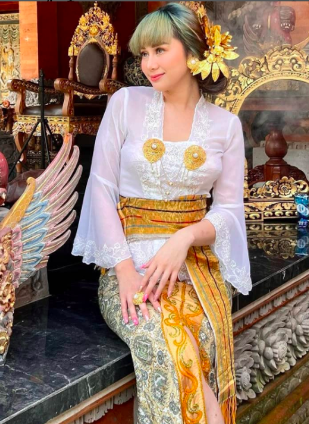 Screen Shot 2022 01 23 At 12 21 23 Artis Indonesia yang Populer karena Sensasi. (Foto: Instagram)