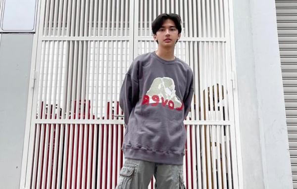 Ari Irham Ari Irham, salah satu artis pria tampan Indonesia.
