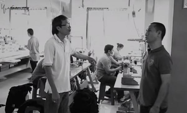 Konveksi Sidarta Ajik Krisna saat bekerja di konveksi Sidarta. (Foto: YouTube).