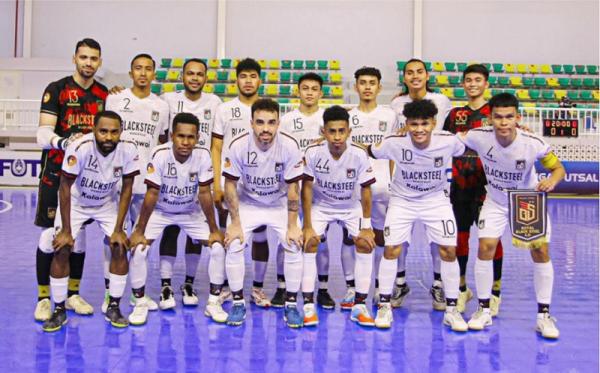 Blacksteel Manokwari menumbangkan Cosmo FC lewat laga sengit di lanjutan Liga Futsal Profesional. Blacksteel menang 8-6 atas Cosmo FC. (foto: Instagram/Blacksteelmanokwari)