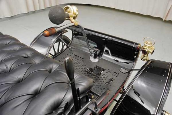 1905 Oldsmobile Tiller