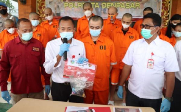 Randa Septian Randa Septian ditangkap Polresta Denpasar di hotel tempatnya menginap, 7 Januari 2022. (Foto: Polresta Denpasar).