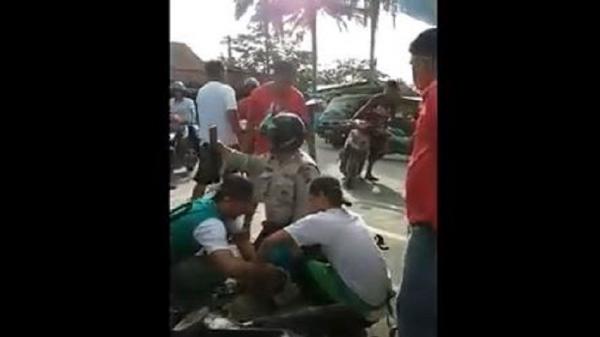 aksi heroik polisi Tangkapan layar video viral aksi heroik polisi bernama bernama Bripka Oktavianus yang menangkap dua jambret di pekanbaru. (Foto: iNews/M Yusuf)