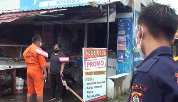 Rekonstruksi Suami Bunuh Selingkuhan2 Rekonstruksi kasus suami bunuh selingkuhan istri di Gianyar. (Foto: iNews/Ketut Catur).