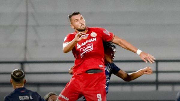 Persija Vs Arema Persija Jakarta ditahan Arema 1-1 pada pekan ke-23 Liga 1 di Stadion I Wayan Dipta, Sabtu, (5/2/2022) malam. Marko Simic buka puasa di laga tersebut. (Foto: Twitter/Liga1Match)