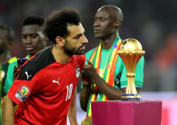 Bintang Timnas Mesir, Mohamed Salah Bintang Timnas Mesir, Mohamed Salah tampak lesu karena gagal menjuarai Piala Afrika 2021. (Foto: REUTERS/Mohamed Abd El Ghany)