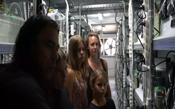 Keluarga Bitcoin memutuskan menetap di Portugal. Negara ini dipilih karena merupakan surga pajak kripto utama di Eropa. (foto: Reuters)
