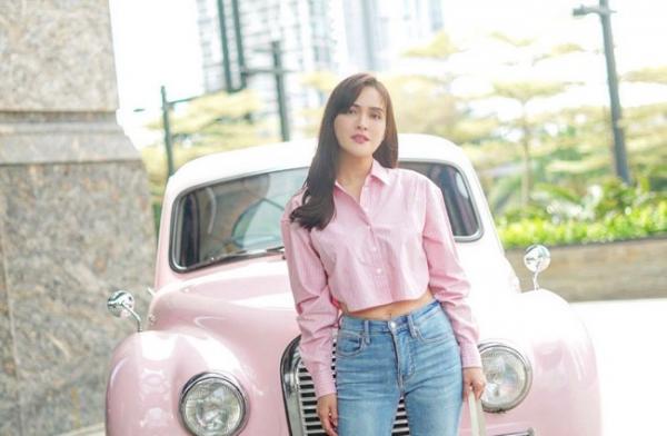 Shandy Aulia IG Artis dengan Keluarga Beraneka Ragam Agama. (Foto: instagram)