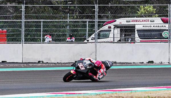 Pembalap Repsol Honda, Marc Marquez lebih suka tes pramusim di Sirkuit Mandalika ketimbang Sepang Malaysia. Menurutnya pencapaian di Indonesia lebih istimewa. (Foto: Twitter/HRC_MotoGP)