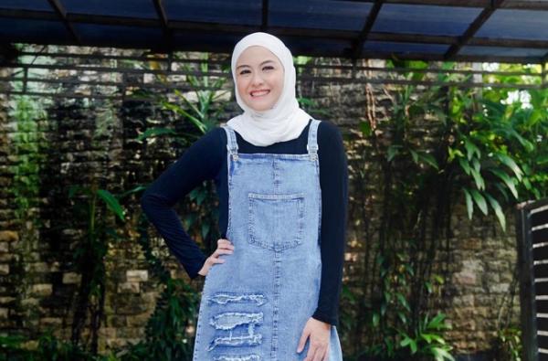 Artis cantik yang menikah dengan pria yang lebih muda, Revalina S. (Foto: IG)