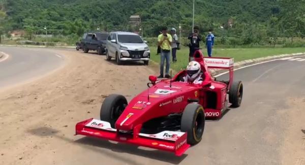 Mobil F1 Rakitan