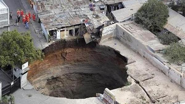sinkhole guatemala Temuan lubang misterius di dunia salah satunya Sinkhole di Guatemala. (Foto: Reuters)