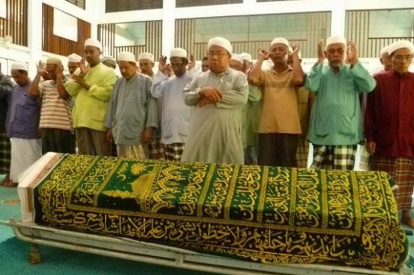 Urutan Tata Cara Sholat Jenazah Tata cara sholat jenazah, Jumlah takbir dan Bacaannya