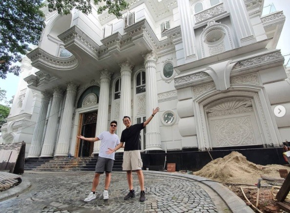 Potret kehidupan crazy rich Tangerang Tung Desem Waringin. (Foto: Instagram)